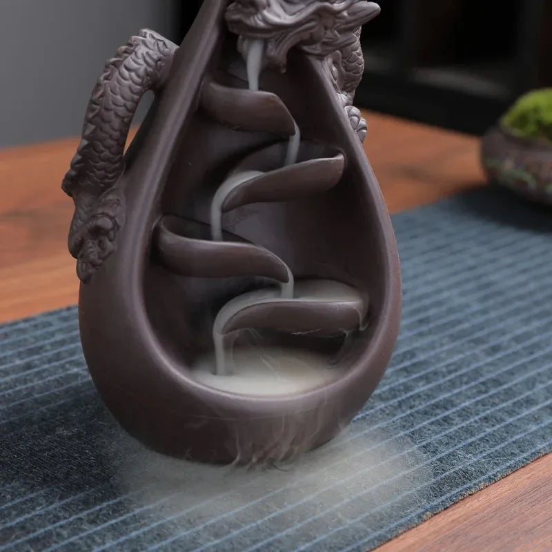 Brûleur d'encens à reflux en céramique rétro fait main en forme de dragon avec cascade